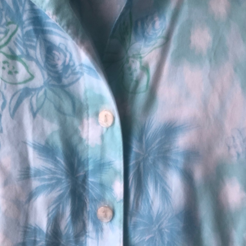 BLUE Vintage Hawaiian women’s short sleeve button down Pit to Pit 23” Used - Picture 4 of 7